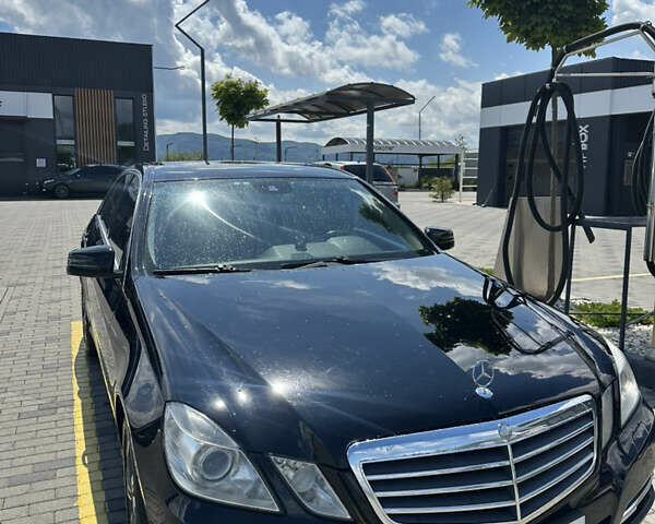 Мерседес Е-Класс 2012 в Хусте на Automoto.ua Черный Мерседес Е-Класс, объемом двигателя 1.8 л и пробегом 260 тыс. км за 13850 $, фото 9 на Automoto.ua