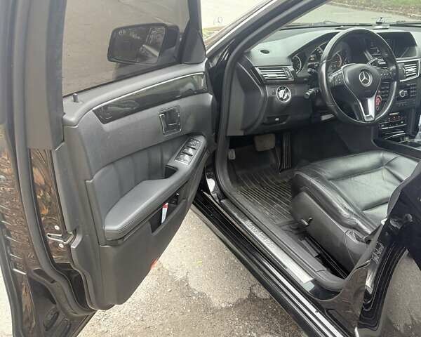 Черный Мерседес Е-Класс, объемом двигателя 2.14 л и пробегом 309 тыс. км за 15000 $, фото 4 на Automoto.ua