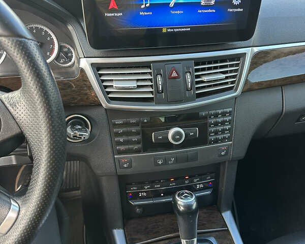 Черный Мерседес Е-Класс, объемом двигателя 1.8 л и пробегом 255 тыс. км за 10000 $, фото 5 на Automoto.ua