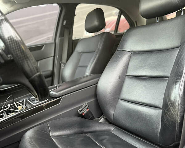 Черный Мерседес Е-Класс, объемом двигателя 2.2 л и пробегом 340 тыс. км за 12500 $, фото 27 на Automoto.ua