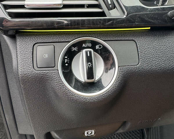 Черный Мерседес Е-Класс, объемом двигателя 2.2 л и пробегом 333 тыс. км за 13600 $, фото 18 на Automoto.ua