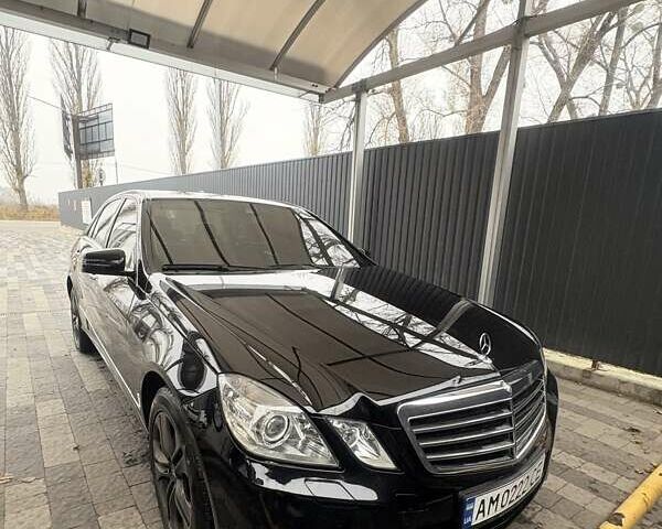 Черный Мерседес Е-Класс, объемом двигателя 2.14 л и пробегом 309 тыс. км за 15000 $, фото 2 на Automoto.ua