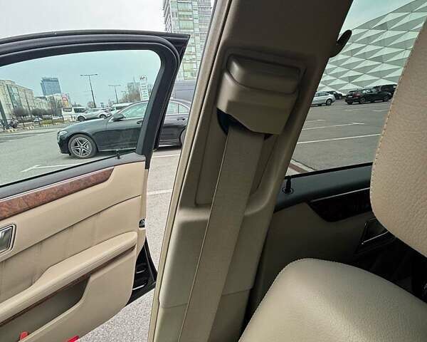 Черный Мерседес Е-Класс, объемом двигателя 2.99 л и пробегом 166 тыс. км за 20000 $, фото 17 на Automoto.ua