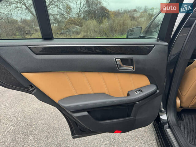 Черный Мерседес Е-Класс, объемом двигателя 2.2 л и пробегом 333 тыс. км за 13600 $, фото 31 на Automoto.ua