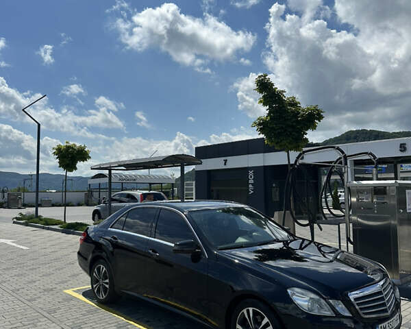 Мерседес Е-Класс 2012 в Хусте на Automoto.ua Черный Мерседес Е-Класс, объемом двигателя 1.8 л и пробегом 260 тыс. км за 13850 $, фото 7 на Automoto.ua