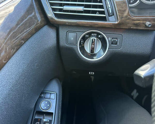 Чорний Мерседес Е-Клас, об'ємом двигуна 1.8 л та пробігом 255 тис. км за 10000 $, фото 18 на Automoto.ua