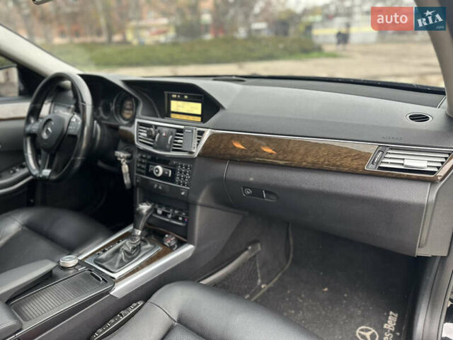 Черный Мерседес Е-Класс, объемом двигателя 1.8 л и пробегом 257 тыс. км за 12500 $, фото 13 на Automoto.ua