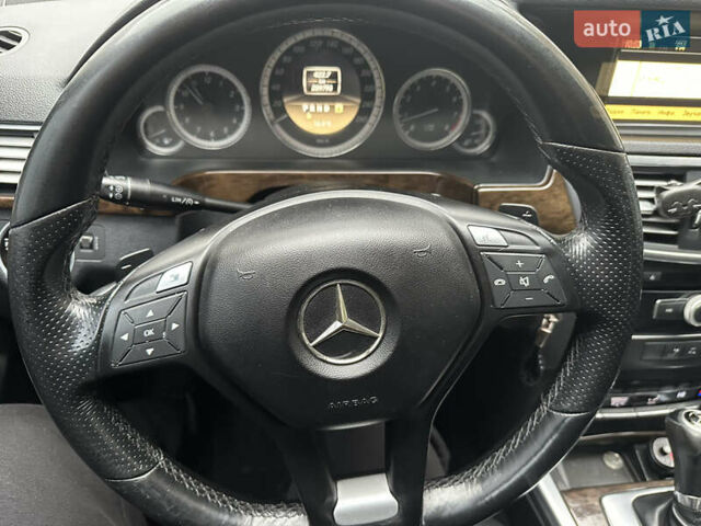 Черный Мерседес Е-Класс, объемом двигателя 1.8 л и пробегом 257 тыс. км за 12500 $, фото 17 на Automoto.ua