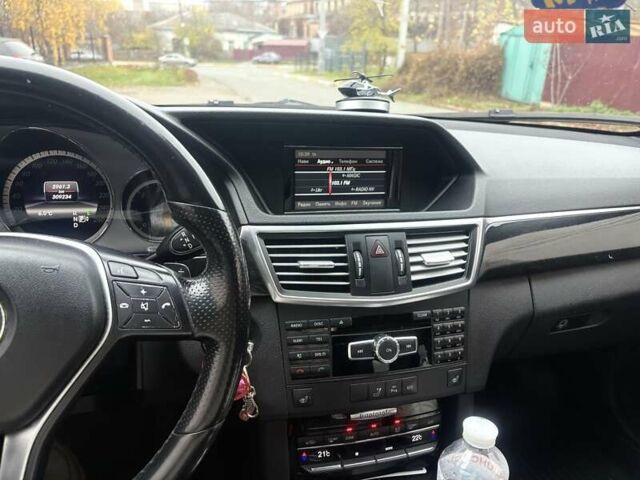 Черный Мерседес Е-Класс, объемом двигателя 2.14 л и пробегом 309 тыс. км за 15000 $, фото 17 на Automoto.ua