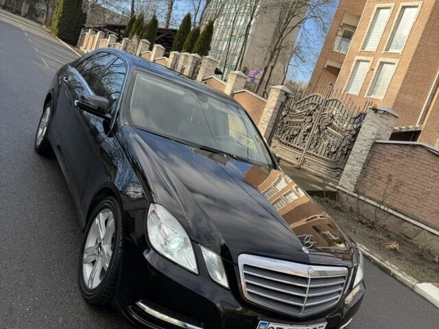 Черный Мерседес Е-Класс, объемом двигателя 2.1 л и пробегом 399 тыс. км за 8999 $, фото 6 на Automoto.ua