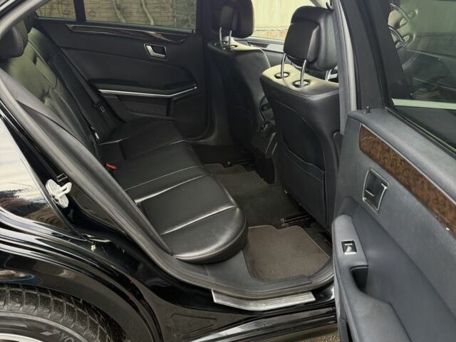 Черный Мерседес Е-Класс, объемом двигателя 2.1 л и пробегом 399 тыс. км за 8999 $, фото 15 на Automoto.ua