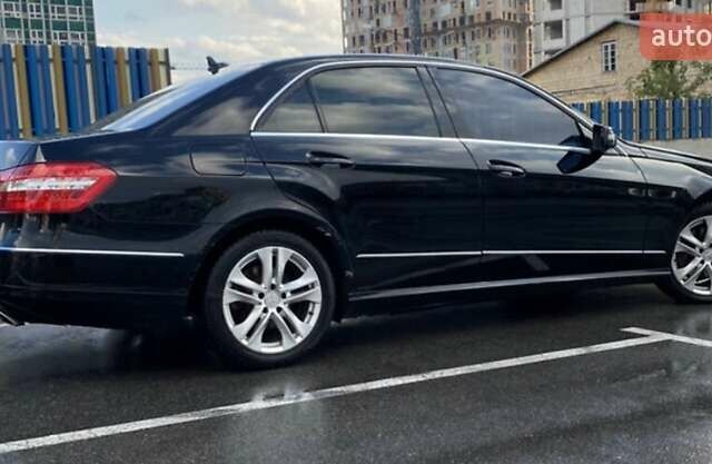 Черный Мерседес Е-Класс, объемом двигателя 2.14 л и пробегом 273 тыс. км за 13100 $, фото 2 на Automoto.ua