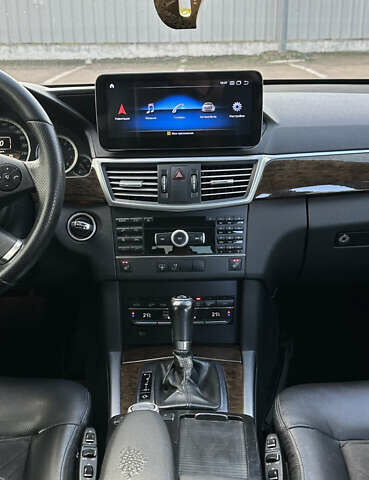 Черный Мерседес Е-Класс, объемом двигателя 1.8 л и пробегом 255 тыс. км за 10000 $, фото 6 на Automoto.ua