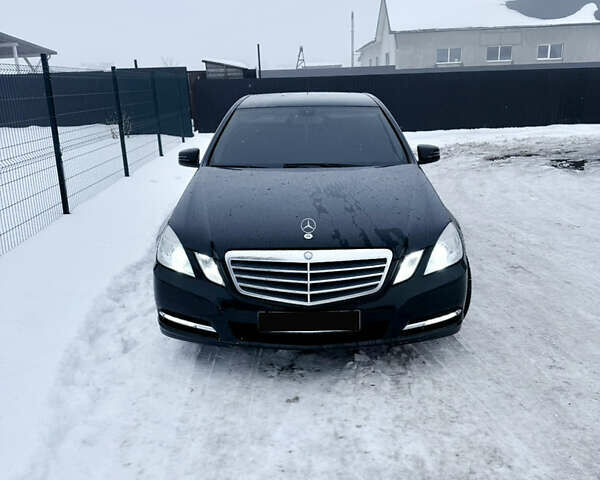 Черный Мерседес Е-Класс, объемом двигателя 2.1 л и пробегом 400 тыс. км за 10000 $, фото 1 на Automoto.ua