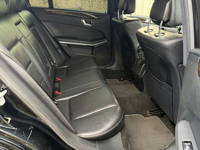 Черный Мерседес Е-Класс, объемом двигателя 2.1 л и пробегом 399 тыс. км за 8999 $, фото 22 на Automoto.ua