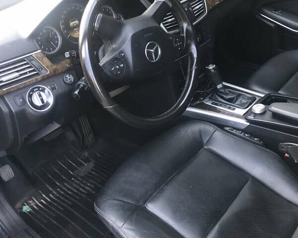 Черный Мерседес Е-Класс, объемом двигателя 1.8 л и пробегом 330 тыс. км за 8999 $, фото 5 на Automoto.ua