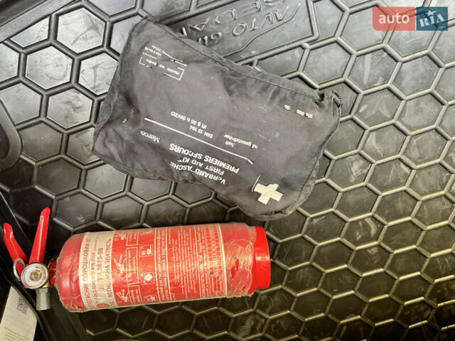 Черный Мерседес Е-Класс, объемом двигателя 2.14 л и пробегом 255 тыс. км за 14500 $, фото 74 на Automoto.ua