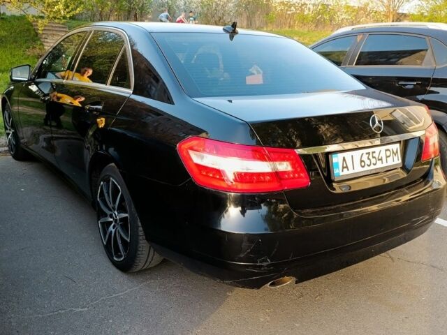 Черный Мерседес Е-Класс, объемом двигателя 1.8 л и пробегом 260 тыс. км за 10000 $, фото 4 на Automoto.ua