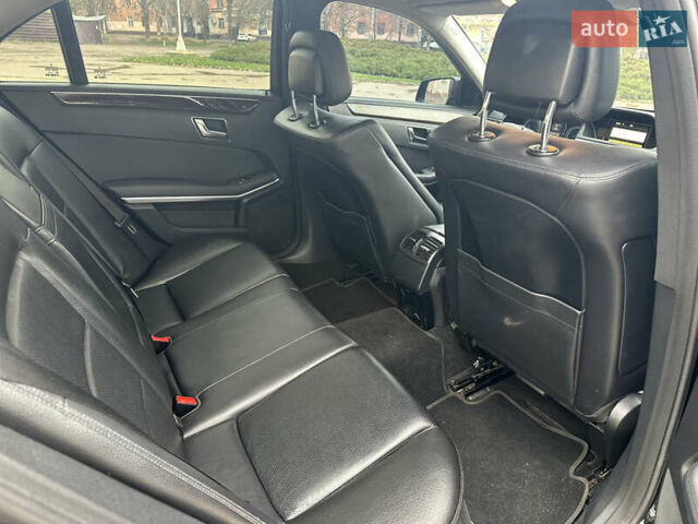 Черный Мерседес Е-Класс, объемом двигателя 1.8 л и пробегом 257 тыс. км за 12500 $, фото 15 на Automoto.ua