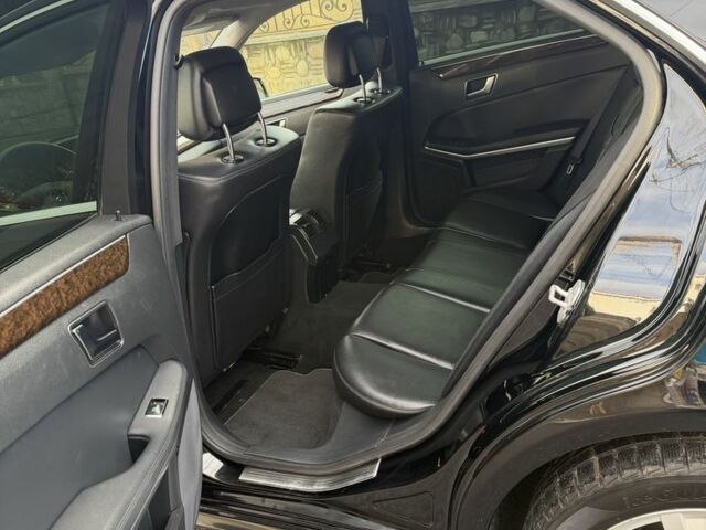 Черный Мерседес Е-Класс, объемом двигателя 2.1 л и пробегом 399 тыс. км за 8999 $, фото 14 на Automoto.ua