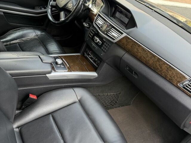 Черный Мерседес Е-Класс, объемом двигателя 2.1 л и пробегом 399 тыс. км за 8999 $, фото 21 на Automoto.ua