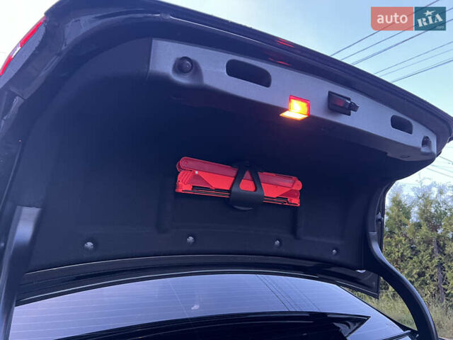 Черный Мерседес Е-Класс, объемом двигателя 2.14 л и пробегом 283 тыс. км за 12850 $, фото 19 на Automoto.ua