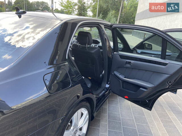 Черный Мерседес Е-Класс, объемом двигателя 2.2 л и пробегом 235 тыс. км за 16400 $, фото 10 на Automoto.ua