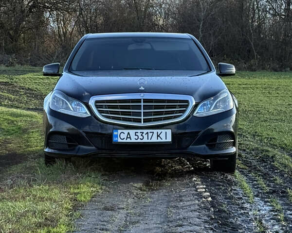 Черный Мерседес Е-Класс, объемом двигателя 2 л и пробегом 329 тыс. км за 13900 $, фото 1 на Automoto.ua