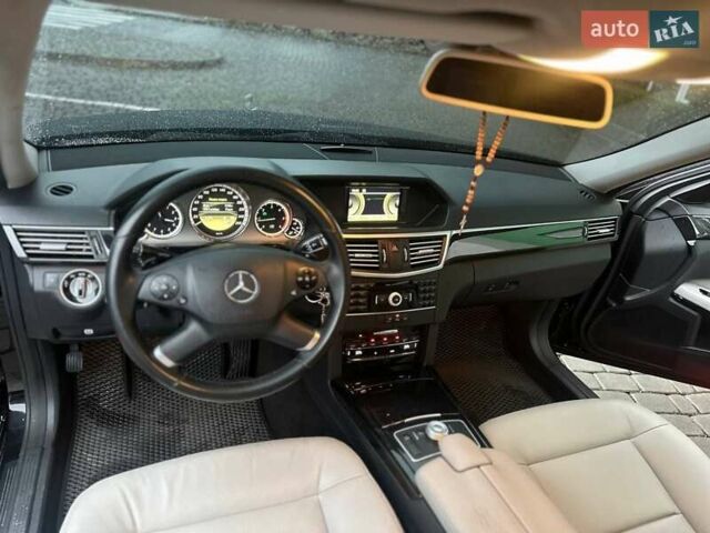 Черный Мерседес Е-Класс, объемом двигателя 2.2 л и пробегом 278 тыс. км за 12999 $, фото 6 на Automoto.ua