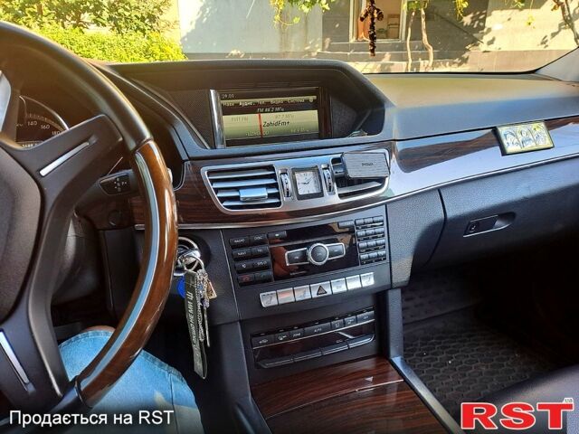 Черный Мерседес Е-Класс, объемом двигателя 2.1 л и пробегом 280 тыс. км за 14500 $, фото 3 на Automoto.ua