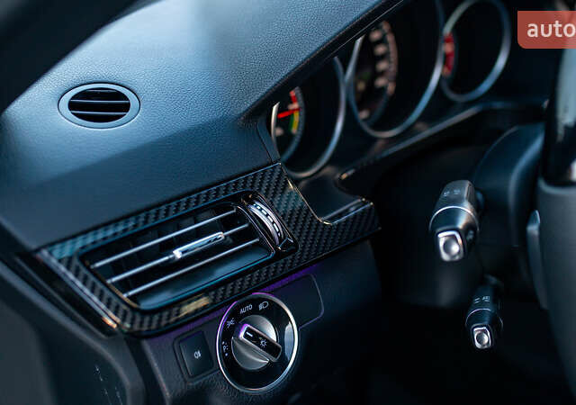 Черный Мерседес Е-Класс, объемом двигателя 2.1 л и пробегом 90 тыс. км за 16000 $, фото 24 на Automoto.ua