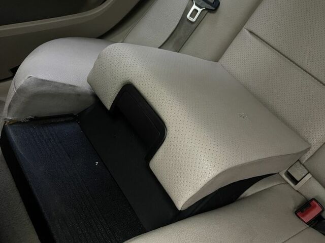 Чорний Мерседес Е-Клас, об'ємом двигуна 2.1 л та пробігом 360 тис. км за 10800 $, фото 8 на Automoto.ua