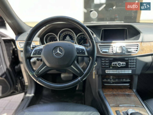 Черный Мерседес Е-Класс, объемом двигателя 2.2 л и пробегом 220 тыс. км за 17000 $, фото 4 на Automoto.ua
