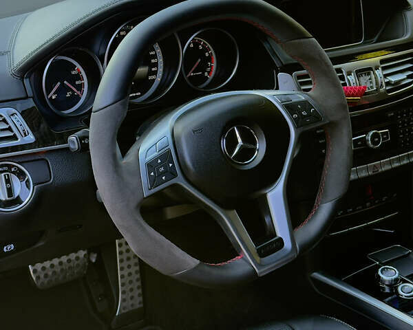 Мерседес Е-Клас 2013 у Києві на Automoto.ua Чорний Мерседес Е-Клас, об'ємом двигуна 5.46 л та пробігом 147 тис. км за 37000 $, фото 19 на Automoto.ua