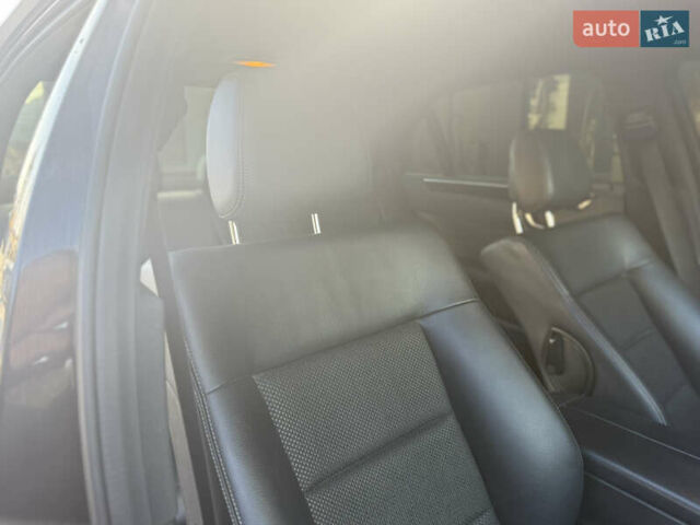 Черный Мерседес Е-Класс, объемом двигателя 2.1 л и пробегом 310 тыс. км за 17500 $, фото 24 на Automoto.ua