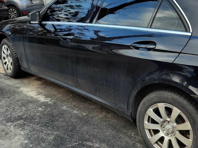 Черный Мерседес Е-Класс, объемом двигателя 2 л и пробегом 100 тыс. км за 18400 $, фото 13 на Automoto.ua