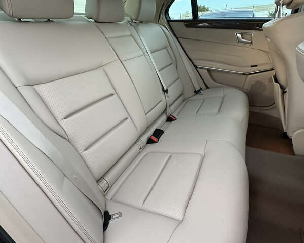 Черный Мерседес Е-Класс, объемом двигателя 2.2 л и пробегом 48 тыс. км за 23999 $, фото 31 на Automoto.ua