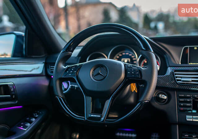 Черный Мерседес Е-Класс, объемом двигателя 2.1 л и пробегом 90 тыс. км за 16000 $, фото 16 на Automoto.ua