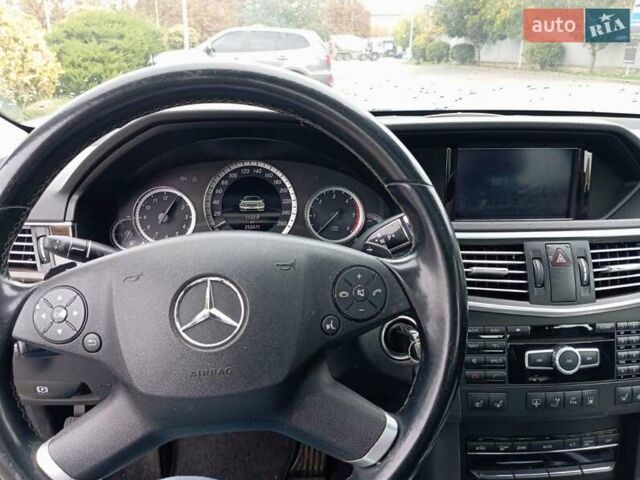 Черный Мерседес Е-Класс, объемом двигателя 2.1 л и пробегом 253 тыс. км за 16999 $, фото 8 на Automoto.ua