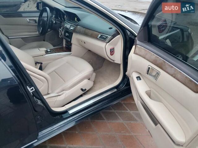 Черный Мерседес Е-Класс, объемом двигателя 2.14 л и пробегом 259 тыс. км за 13700 $, фото 11 на Automoto.ua