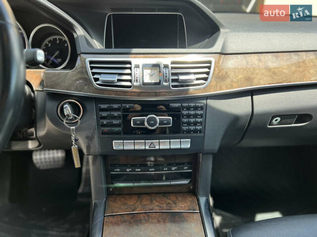Черный Мерседес Е-Класс, объемом двигателя 2.2 л и пробегом 220 тыс. км за 17000 $, фото 9 на Automoto.ua