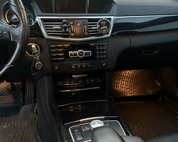 Мерседес Е-Класс 2013 в Дрогобыче на Automoto.ua Черный Мерседес Е-Класс, объемом двигателя 2.14 л и пробегом 298 тыс. км за 14000 $, фото 16 на Automoto.ua