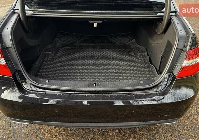 Чорний Мерседес Е-Клас, об'ємом двигуна 1.8 л та пробігом 235 тис. км за 14700 $, фото 3 на Automoto.ua