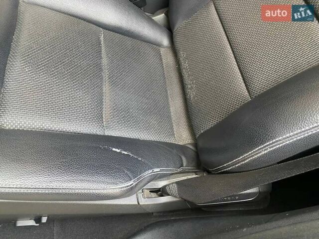 Черный Мерседес Е-Класс, объемом двигателя 2.14 л и пробегом 360 тыс. км за 15000 $, фото 8 на Automoto.ua