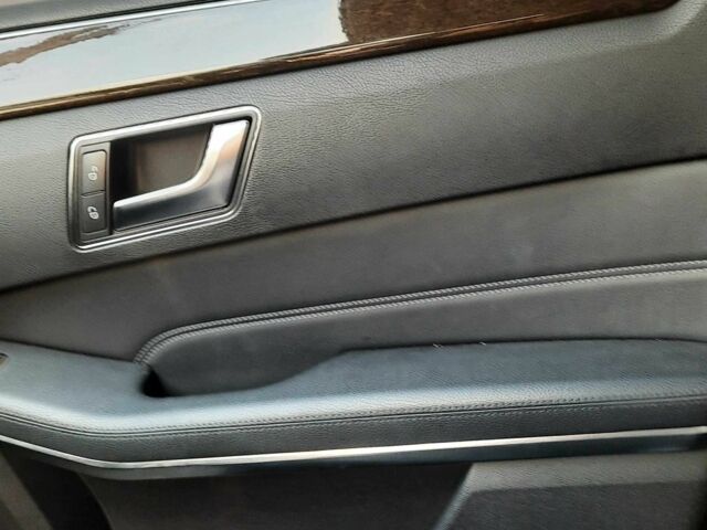 Черный Мерседес Е-Класс, объемом двигателя 2 л и пробегом 100 тыс. км за 18400 $, фото 6 на Automoto.ua