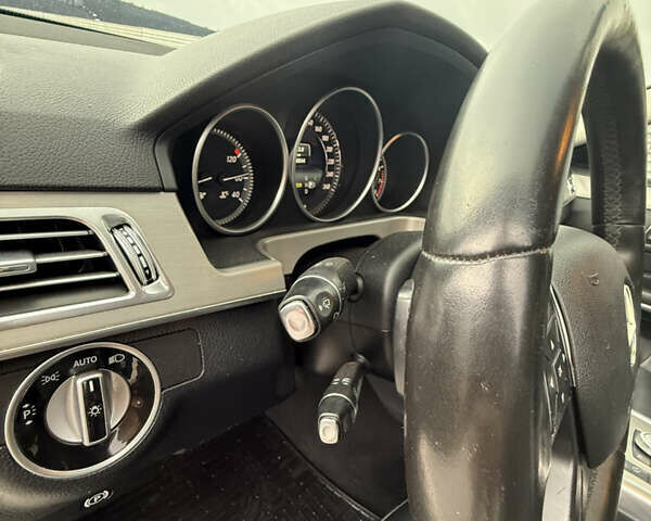 Черный Мерседес Е-Класс, объемом двигателя 2 л и пробегом 329 тыс. км за 13900 $, фото 7 на Automoto.ua