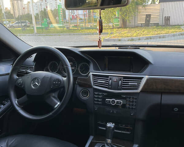 Чорний Мерседес Е-Клас, об'ємом двигуна 1.8 л та пробігом 365 тис. км за 11999 $, фото 11 на Automoto.ua