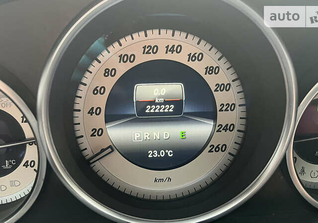Черный Мерседес Е-Класс, объемом двигателя 2.2 л и пробегом 222 тыс. км за 22222 $, фото 45 на Automoto.ua