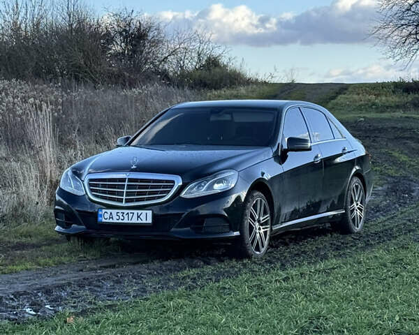 Черный Мерседес Е-Класс, объемом двигателя 2 л и пробегом 329 тыс. км за 13900 $, фото 2 на Automoto.ua