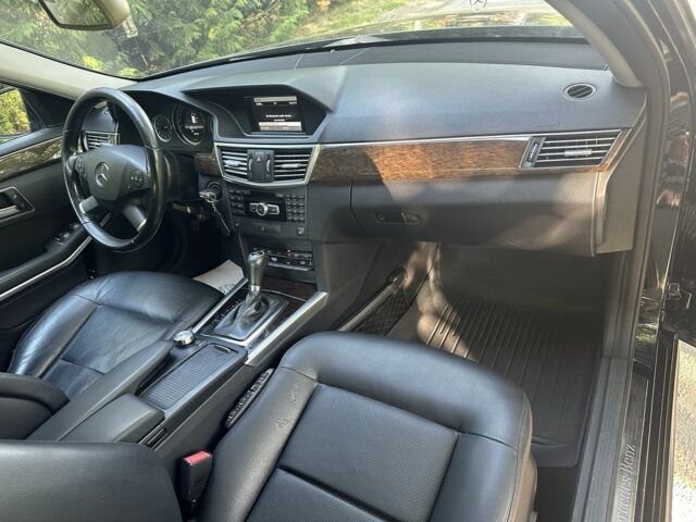 Черный Мерседес Е-Класс, объемом двигателя 1.8 л и пробегом 293 тыс. км за 9999 $, фото 4 на Automoto.ua